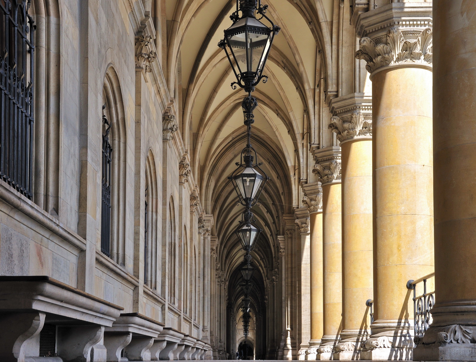 City.hall.arcades 2009