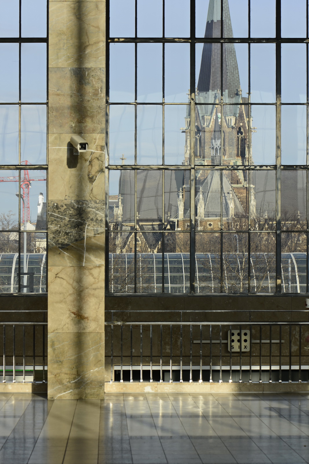 Morning.light.westbahnhof 2013