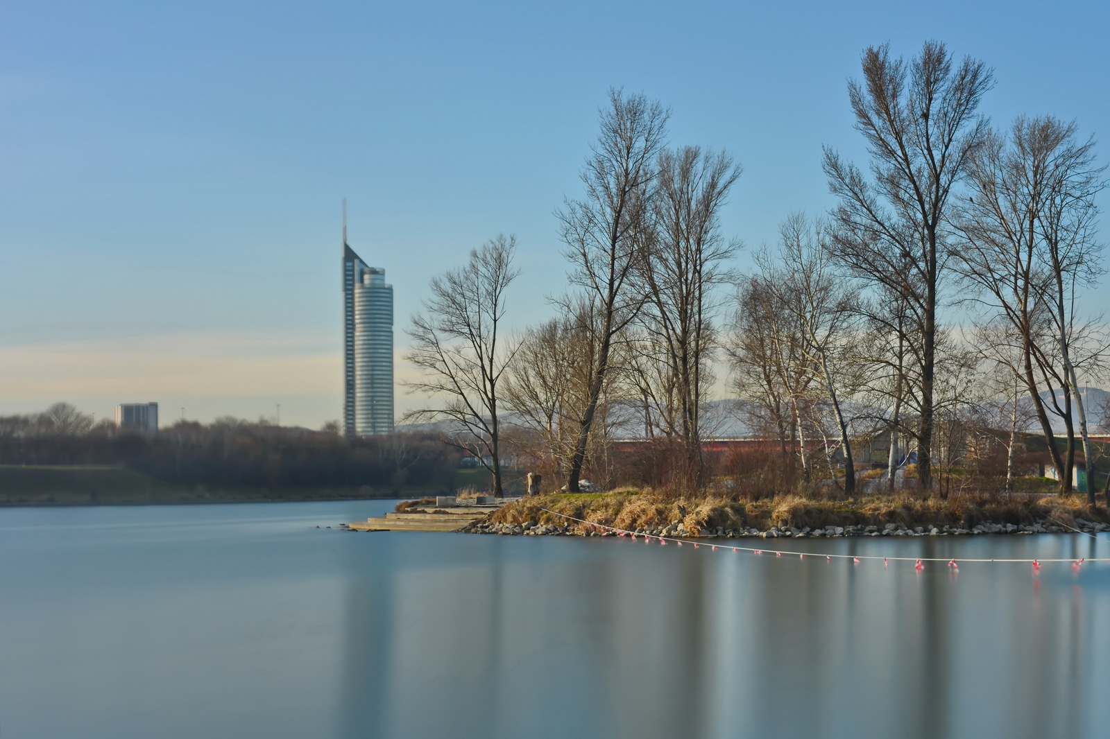 Millenium.tower.on.a.winterday 2015