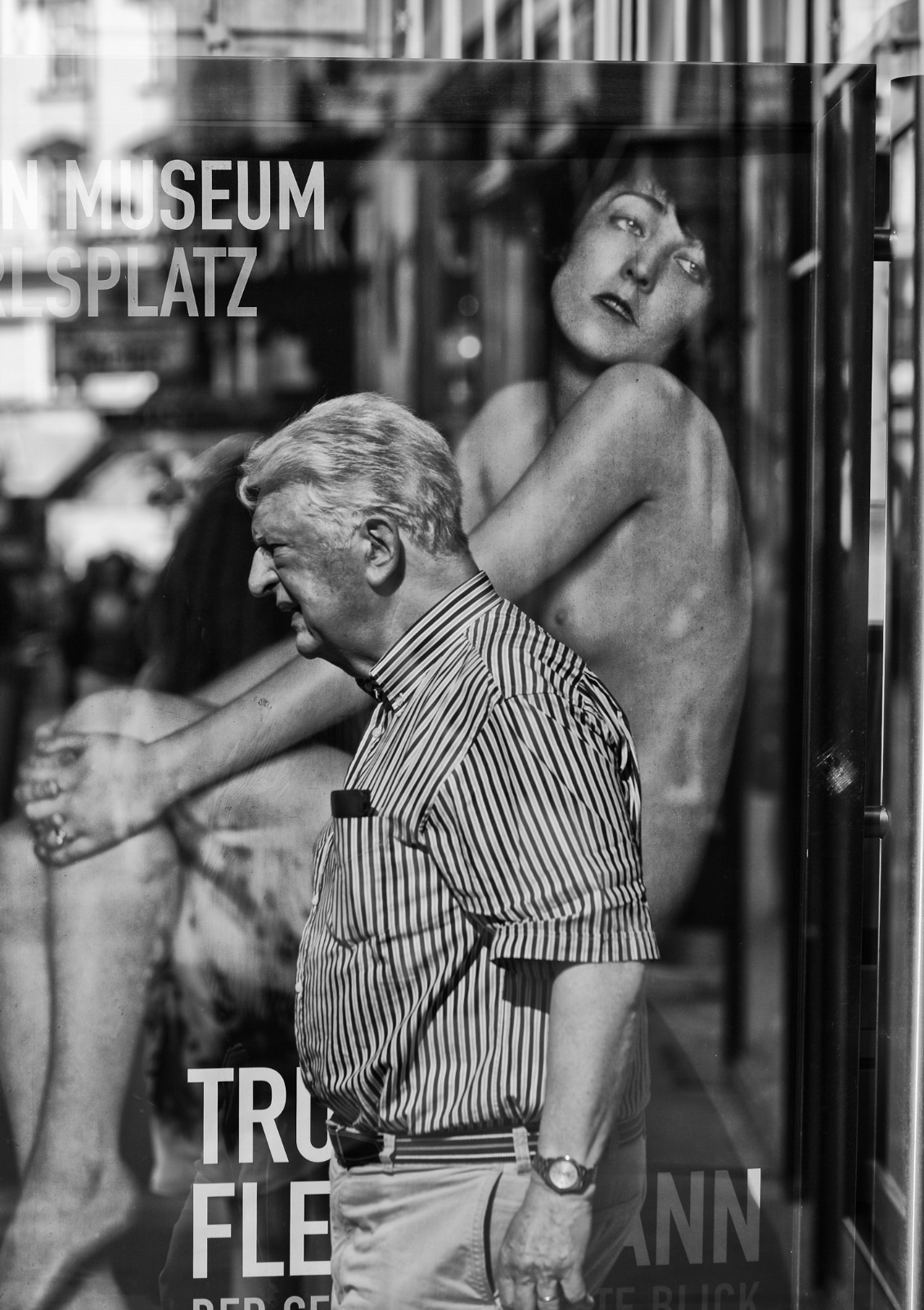 He.didnot.give.a.glance.on.her 2011