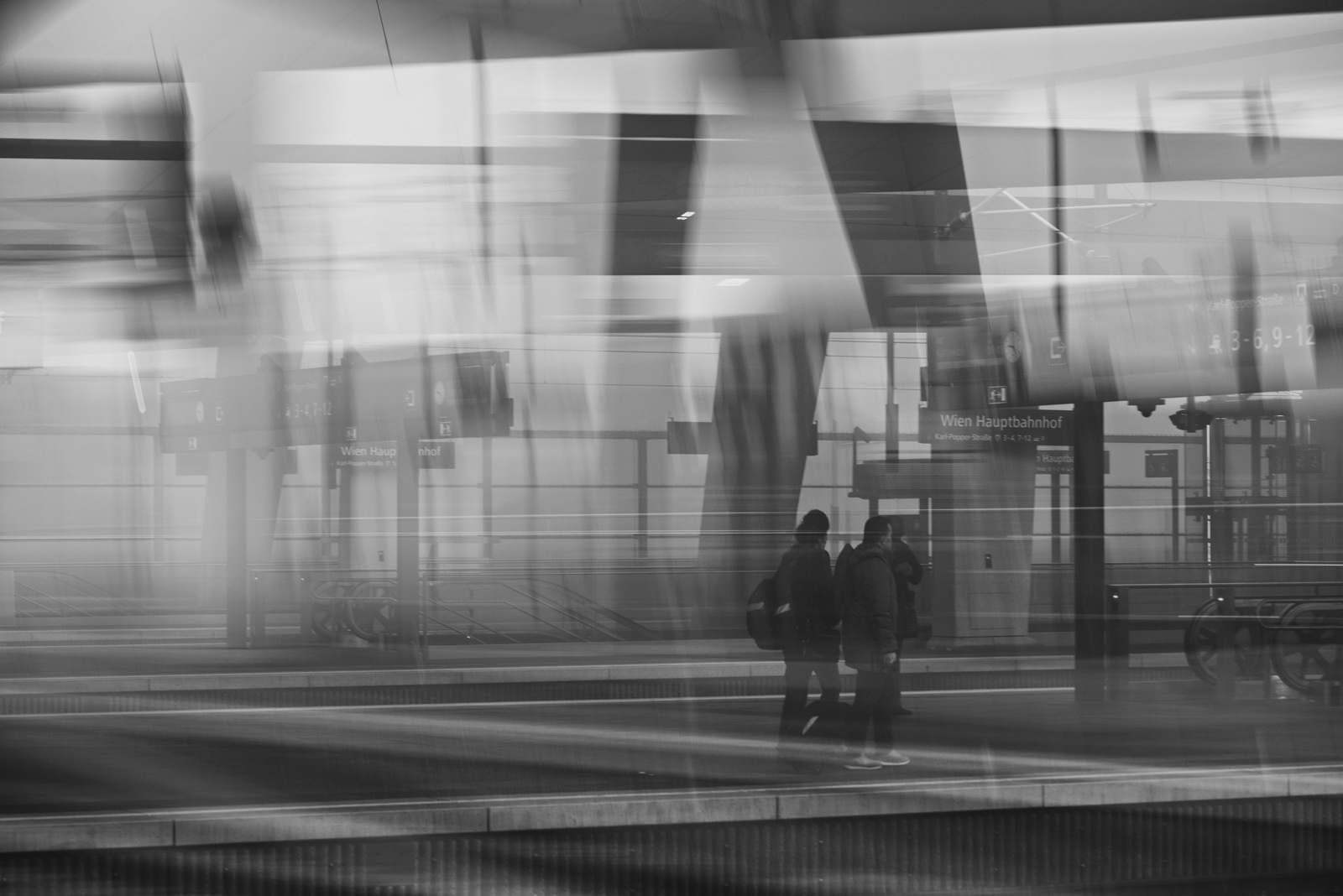 Foggy.train.station.scenery 2018
